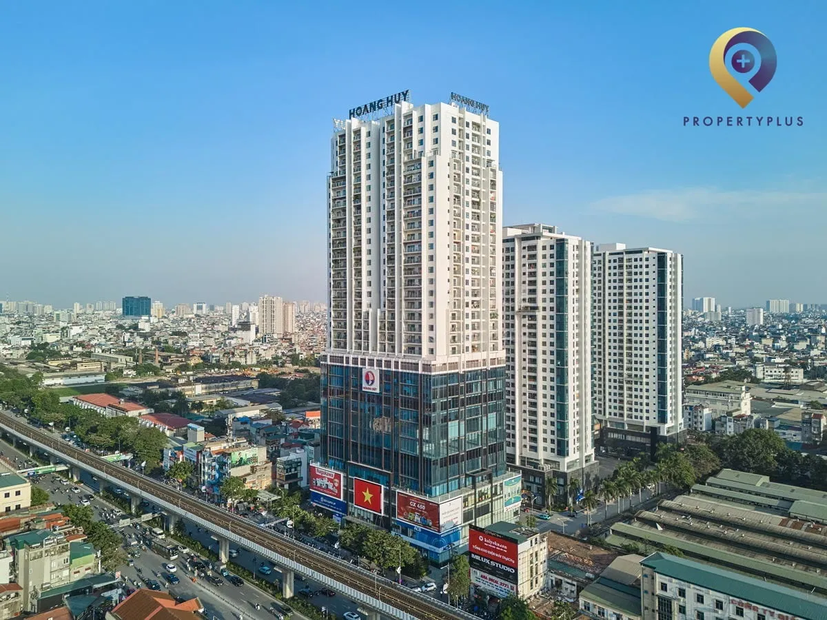 Toàn cảnh tòa nhà Gold Tower trên đường Nguyễn Trãi, Hà Nội.